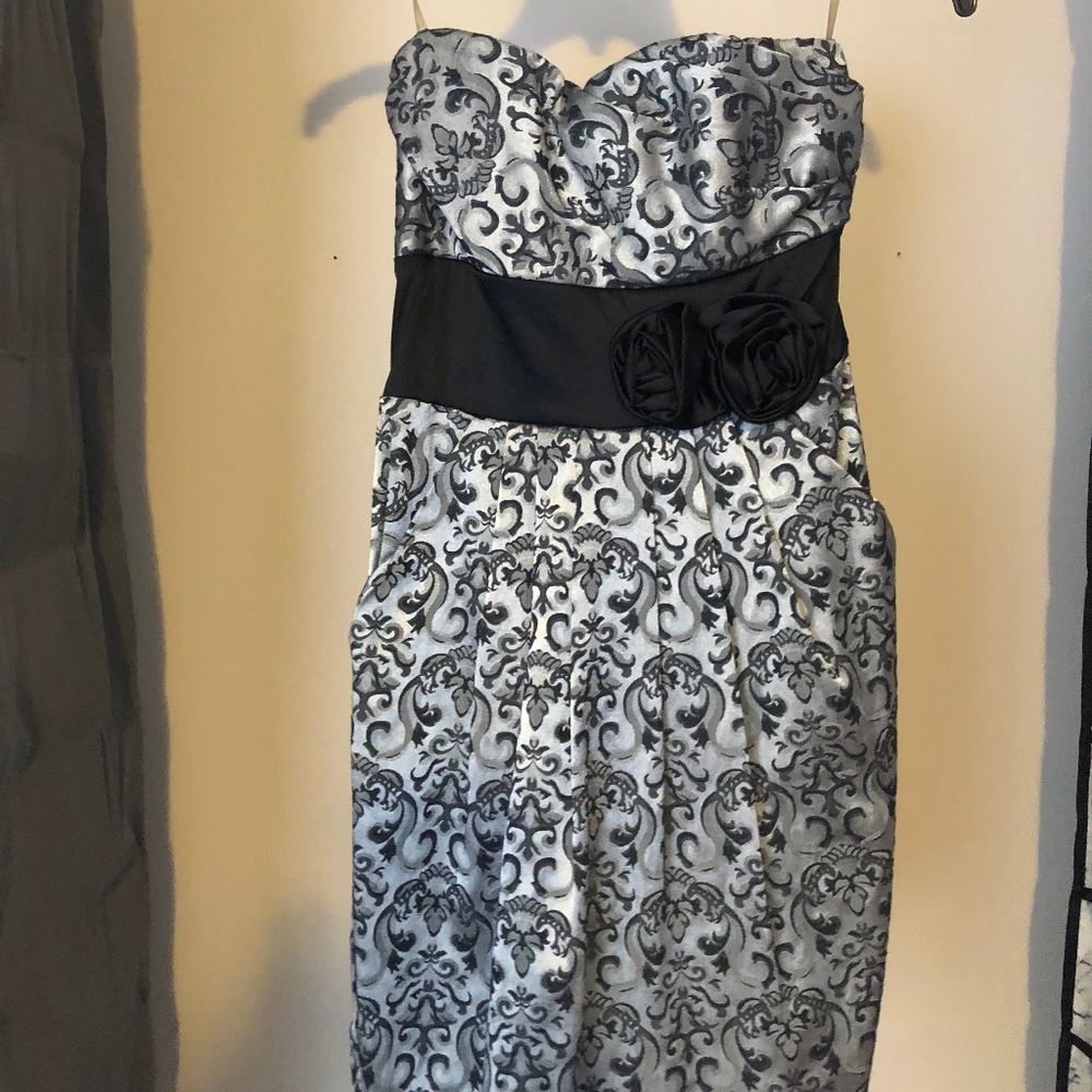 Strapless Patterned Dress with Pockets